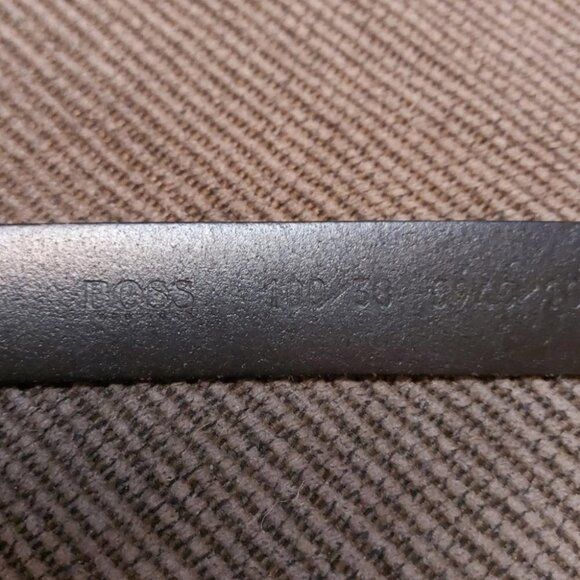 Hugo Boss Black Leather Belt Sleek Minimalist | Designer Menswear Classic Formal - Picture 3 of 6